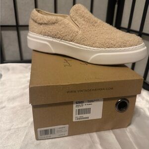 Vintage Havana Beige Shearling Slip-On Sneakers. NWT